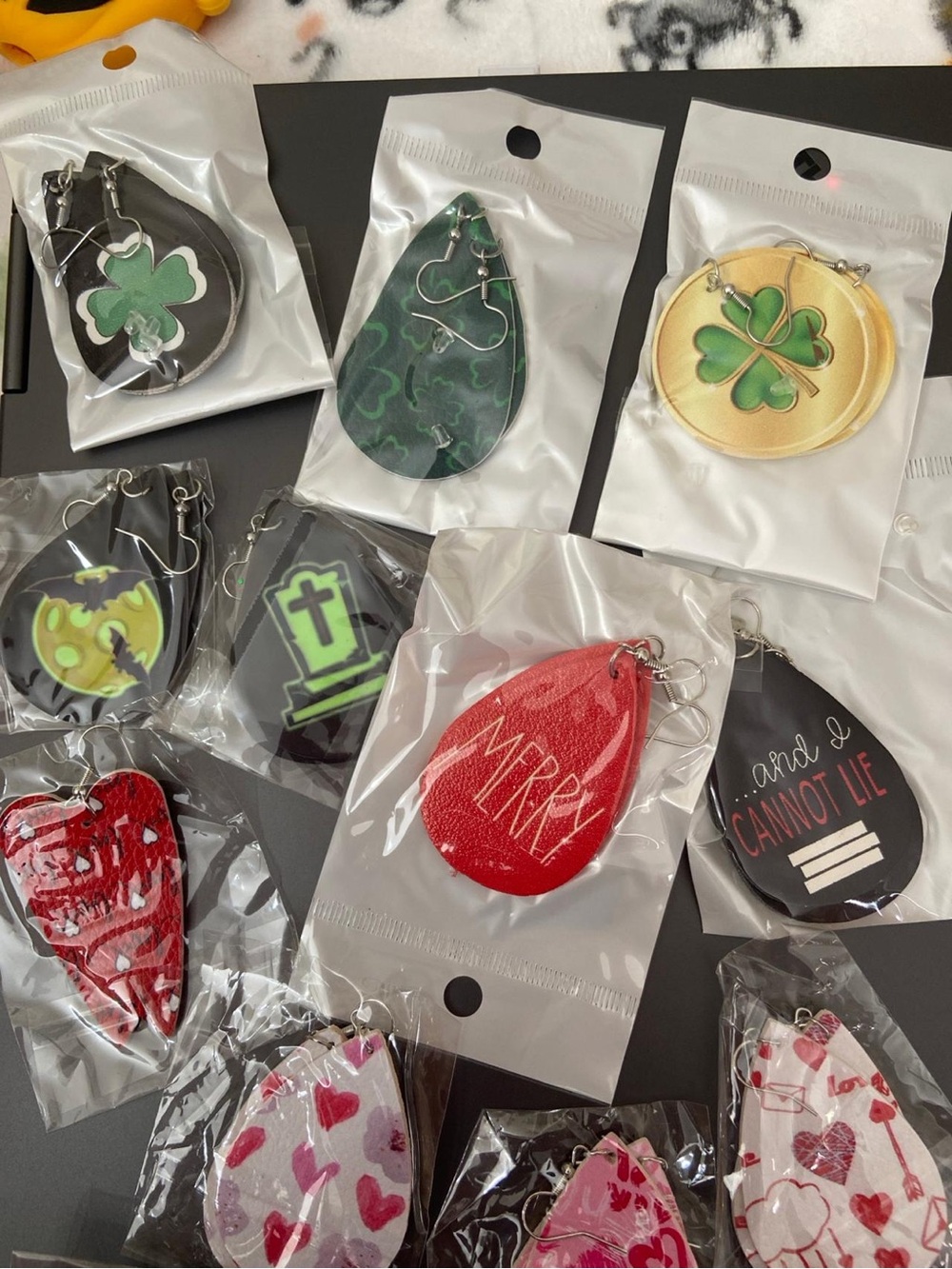 Kids Holiday and Heart Pattern Teardrop Keychain Earrings - Red, Green, Black